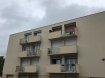 Appartement Vente 2 chambres à Pagny-sur-Moselle - 99 000 € Idéal 1er achat ou investissement locatif
PAGNY SUR MOSELLE, à proximité de la gare et des commerces
Dans petite copropriété soignée, découvrez ce LUMINEUX appartement F3 au 3ème étage sans ascenseur.
Il se compose d'un hall d'entrée donnant sur salon-séjour (23,25 m2), cuisine ouverte équipée et intégrée, cellier, deux chambres (dont 1 avec placard), salle d'eau, wc. Balcon de 4m2. Nombreux rangements dans l'appartement. Chauffage individuel gaz (chaudière récente). AUCUN TRAVAUX A PREVOIR
Cave, stationnement facile en bas de l'immeuble.
Bien soumis à la copropriété : 24 lots
Charges copropriété annuelle : 750 €
Taxe foncière : 559 €
Pas de procédure en cours dans la copropriété
Honoraires à la charge du vendeur
Contact pour visites : Rachel VILAULT LINTZ 06 84 45 23 22
Retrouvez plus de photos sur notre site internet : immogest57.com