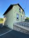 Maison individuelle 6 pièces 154 m². À Diemeringen, Nord Sud Immobilier vous propose cette maison individuelle construite en 1930, divisée en deux appartements indépendants, idéale pour un investissement locatif, une habitation bi-familiale ou un projet familial.

Le bien dispose d'une entrée principale commune permettant d'accéder aux deux logements.

Le premier appartement, d'une superficie de 67,80 m², comprend 3 pièces : une entrée, une cuisine non équipée, un salon, deux chambres ainsi qu'une salle de bains avec WC.

Le second appartement, situé à l'étage, offre une superficie de 72,50 m² et se compose également de 3 pièces. Il comprend un dégagement ouvert pouvant être aménagé selon vos besoins, une cuisine non équipée, trois chambres, une salle de bains et un WC indépendant.

La maison bénéficie également d'un sous-sol complet comprenant un dégagement, trois caves ainsi qu'un garage pouvant accueillir deux à trois véhicules en enfilade.
Chaque appartement dispose de sa propre chaudière individuelle au gaz ainsi que de son compteur électrique.

À l'extérieur, vous profiterez d'une cour arrière avec un garage indépendant permettant de stationner un véhicule, de deux places de stationnement à l'avant de la maison, le tout sur un terrain de 13,45 ares.

Les informations sur les risques auxquels ce bien est exposé sont disponibles sur le site Géorisques : www.georisques.gouv.fr

Contact Nord Sud immobilier à Diemeringen, Rohrbach les Bitche, Bitche et Sarreguemines.