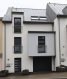 Maison mitoyenne Vente 3 chambres à Soleuvre - 1 400 000 € B&C Immobilière en partenariat avec AA+ Immo vous propose à la vente une Maison mitoyenne érigée sur un terrain de 3,16 ares avec une surface totale de 300.00 m2 dont 180.00 m2 habitable, une terrasse au rez-de-chaussée de 25,00 m2, une terrasse au 1er étage de 18,94 m2, un balcon au 2ème étage de 4,50 m2.
Surface combles aménagés : 46,73 m2 au sol.
La maison se compose comme suit :
Rez-de-chaussée :
hall d'entrée ± 12 m2 (espace pour aménager un vestiaire de ±6m2), W.C. hôtes, garage 3 voitures, espace buanderie, espace chaufferie, accès sur la terrasse et jardin donnant à l’arrière de la maison.
1er étage :
Cuisine américaine ouverte et entièrement équipée : Lave-vaisselle, four, micro-onde, réfrigérateur américain avec congélateur et réfrigérateur