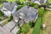 Maison individuelle Vente 6 chambres à Mondercange - 2 100 000 € immohub, votre partenaire immobilier à Mondercange, a le plaisir de vous présenter cette spacieuse maison unifamiliale libre de 4 côtés, située dans un quartier résidentiel très prisé, sur un magnifique terrain de 8 ares 80 centiares.
Offrant une surface brute de +/- 419 m², cette maison propose 6 chambres, un garage pour 3 à 4 voitures, de nombreuses pièces lumineuses et un extérieur soigné avec jardin et jacuzzi.
La maison se compose comme suit :
Rez-de-chaussée :
-Hall d'entrée : 29,70 m²
-WC séparé (rénové en 2021) : 1,60 m²
-Double séjour avec accès terrasse : 46,60 m²
-Cuisine indépendante équipée (rénovée en 2015) : 17,10 m²
-Débarras / arrière-cuisine : 6,60 m²
-Chambre I : 14,50 m²
-Chambre II : 15,85 m²
-Salle de douche avec douche italienne, double vasque, WC et urinoir (2021) : 9,85 m²
-Terrasse partiellement couverte avec marquise et jacuzzi : 52,20 m²
-Jardin
Étage (R+1) :
-Hall de nuit : 14,80 m²
-Salle de douche : 4,95 m² (8,80 m² au sol)
-Chambre III : 11,25 m² (15,80 m² au sol) - climatisation LG (2020)
-Chambre IV : 15,65 m² avec accès balcon (+/-3 m²) - climatisation LG (2020)
-Chambre V : 6,00 m² (11,95 m² au sol) - climatisation LG (2020)
-Chambre VI : 9,50 m² (17,60 m² au sol) - climatisation LG (2020)
-
