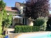 Maison Vente 5 chambres à Woippy - 320 000 € EXCUSIVITE SOMEGIM !
Woippy village nous vendons cette superbe maison d'une superficie de 165m², construite en 1996.
Celle-ci vous offre : entrée, bureau, séjour, salle à manger, cuisine équipée avec accès buanderie et garage.
A l’étage : 5 chambres dont une suite parentale avec dressing et salle de bains et une seconde avec sa salle de bains privative également. WC indépendant.
Piscine enterrée et chauffée, fenêtre double vitrage PVC avec volet roulant électrique, chauffage individuel gaz, porte de garage motorisée.
Maison rare sur le secteur à voir au plus vite !