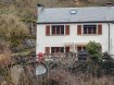 Maison jumelée Vente 2 chambres à Esch-sur-Sure - 280 000 € Maison unifamiliale jumelée, situation isolée
Surface habitable: +- 100 m2
Classe énergétique: G-F
Terrain total: 4,44 ares
rez-de-chaussée:
hall d´entrée - cuisine avec petite cuisine équipée
living - salle à manger avec cheminée à bois
petite salle de douche (WC, douche, lavabo) - à rénover
1er étage:
2 chambres à coucher
accès vers grenier
toit + façade isolés 5cm
double vitrage avec châssis en bois de 2006
chauffage électrique, cheminée à bois
dalles en béton
volets en bois dans toute la maison
_________________________________________________________
Doppelhaushälfte, alleinstehende Lage
Wohnfläche: +- 100 m2
Energieklasse: G-F
Gesamtgrundstück: 4,44 Ar
Erdgeschoss:
Eingang - kleine Einbauküche
Wohn-/Esszimmer mit grossem Kamin
kleines Badezimmer mit Dusche, Waschbecken und WC (renovierungsbedürftig)
1. Stock:
2 Schlafzimmer
Zugang zum Speicher
Fassade und Dach isoliert (5cm)
Holzfenster mit Doppelverglasung (2006)
Elektrische Heizung, Kamin
Betondecke
Holzfensterläden im ganzen Haus