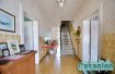 Maison Vente 4 chambres à Varsberg - 142 000 € VARSBERG. Spacieuse maison en rez de chaussée surélevé se composant d'une grande entrée desservant un salon séjour, un coin cuisine, une salle de douche et une chambre, à l'étage l'on trouve un dégagement, 3 grandes chambres et un grenier aménageable. Un sous sol complet avec accès extérieur complète cette maison ainsi qu'un abri et un jardin. Chauffage central au gaz et toiture neuve mais prévoir travaux.