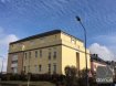 Appartement Location 2 chambres à Luxembourg-Merl - 2 300 € Très bel appartement au dernier étage de la Résidence Aubépine, 105m2 surface habitable, belle terrasse donnant sur 3 côtés, revêtement sol marbre et parquet, hall d'entrée spacieux avec vestiaire intégré, WC séparé, 2 chambres à coucher, grande salle de bain avec baignoire et double lavabo, cuisine équipée séparé avec accès sur terrasse à l'arrière ( machine à laver et lave-vaisselle), grand living / salle à manger, cave avec rangement (étagères et armoires), 1 garage fermé pour 1 voiture, ascenseur.Les animaux domestiques ne sont pas permis dans cet appartement. L'appartement sera encore repeint entièrement.Disponible DE SUITESitué à proximité des arrêts de bus, hôpitaux, commerces.Ref agence :103349