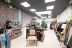 Local commercial Vente à Luxembourg-Gare - 940 000 € LUXEMBOURG-GARE, rue Glesener, à deux pas de l'Avenue de la Liberté et à l'arrêt du tram, murs commerciaux à vendre de 130 m2 composés de :
local open space au rez-de-chaussée de 80 m2 avec point d'eau, cabine d'essayage, deux grandes vitrines sur rue passante, -1 local de 50 m2 intégrée au rez-de-chaussée par escalier en colimaçon, un WC séparé, accès aux caves et à l'ascenseur.
Boutique actuellement loué en excellent état, libre à convenir
Contact et visites : Rosalba MAITRE téléphone : 691 550 189
email: rosalba@parkagence.lu