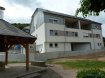 Appartement Location 3 chambres à Reisdorf - 1 500 € Sufface habitable suffisante pour deux ménages.
Beau duplex dans une nouvelle construction, sis à L-9391 REISDORF, comprenant : Hall,
Living (46,60 m2) avec sortie balcon et cuisine équipée ouverte,
3 Chambres à coucher de 17, 24, 24 m2, 2 salles de bains/baignoire ou douche, débarras,
mezzanine (bureau) grenier,
Grand garage à 2 voitures à 36 m2, buanderie, cave.
Collecteurs solaires de chauffage d'eau
Libre pour le 15 octobre 2020
Caution : 2 mois de loyer avec charges
Commission agence: 1 mois + TVA
DESCRIPTION DE LA SITUATION
Reisdorf, beau village à proximité de Diekirch
Arrêts d'autobus des lignes : Echternach-Ettelbruck, ligne nr. 500, 501,
Beaufort- Ettelbruck , ligne nr. 502
Ecoles : crèche,précoce, maternelle et fondamentale ' au village
Boulangerie/épicerie, ' au village
Ref agence : 103