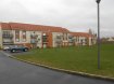 Appartement Location 1 chambre à Caudry - 376 € Dans résidence neuve et sécurisée appartement T2 avec place de parking. Au 1er étage : coin cuisine ouvert sur séjour, une chambre avec placard, une salle de bains, wc. loyer 431 euros dont 35 euros de charges pour les communs et provision sur l'eau. honoraires 390 Euros dépôt de garantie 396 euros
