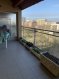 Appartement Vente 3 chambres à Thionville - 230 000 € Appartement T4 de 90.5m² situé au troisième étage d'une petite copropriété avec ascenseur comprenant une entrée avec placard, buanderie, séjour avec accès terrasse (Sud Ouest), cuisine équipée séparée avec coin repas,trois chambres dont une avec balcon, salle de bains et wc .
Garage en sous sol .
Double vitrage PVC, chauffage électrique .