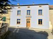Maison Vente 3 chambres à Halstroff - 175 000 € Maison de village. A 15 mn de Shengen et 15 mn de Merzig. Retrouvez tout le charme et l'authenticité des maison Lorraine. Cette maison de village situtée au calme, se compose d'un séjour, d'une salle à manger, cuisine équipée avec four à pain, 3 chambres, bureau, grenier aménageable, cave. Jardin non attenant et dépendance.