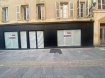 Local commercial Location à Metz - 5 250 € c.c. Metz, hyper-centre local commercial à louer d'une surface totale de 131m2 dont 98 m2 surface de vente. Le local dispose d'un bon linéaire façade, et convient à de nombreuses activités.
Conditions:
- surface 131m2 dont 98m2 surface rdc
- loyer annuel HT/HC: 52 500€
- Provision sur charges: 5000€ HT/AN
- Dépôt de garantie: Trois mois de loyer HT
- Caution bancaire (GAPD): trois mois de loyer HT
- Impôt foncier: 2000€/an
- Assurance: 2000€/an
- Frais d'acte: 500€
- Honoraire d'agence: 30% du loyer annuel (50/50 preneur et bailleur)
Contact:
E.GURER
eray@procomm.fr
06.28.42.65.84