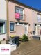 Maison Vente 2 chambres à Ars-sur-Moselle - 149 800 € L'Immobilière Delarue vous propose en exclusivité une maison sur un terrain de 1are et 07 ca située sur les hauteurs du centre ville de Ars sur Moselle dans une impasse au calme.Le bien est composé au RdC d'une entrée, une salle de douche, un WC, une kitchenette (cuisine) et d'un salon/séjour avec un accès sur une terrasse et un jardinet.A l'étage, 2 chambres et 1 bureau.Une cave sous la maison.Les menuiseries PVC et la façade ont été rénovées, il y a environ 10 ans.Ce bien ne possède pas de garage.Chaudière au gaz.La commune de Ars sur Moselle bénéficie de nombreux commerces, écoles (maternelle, primaire et collège) et d'une gare SNCF.Le prix indiqué comprend les honoraires à la charge de l'acheteur : 7 % TTC du prix du bien hors honorairesPrix hors honoraires : 140 000 '.