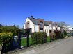 Duplex Vente 3 chambres à Schifflange - 595 000 € Schaus Immobilier vous propose, dans une petite copropriété à six unités, ce magnifique duplex, idéalement situé dans une impasse calme et paisible.
Construit en 1992, le duplex vous offre sur une surface utile d'environ 110m2, une belle entrée desservant au rez-de-jardin :
- Un W.C. séparé
- Un salon/salle à manger très agréable et spacieuse avec une cuisine aménagée et équipée semi-ouverte, donnant accès à une belle véranda qui vous comblera de lumière et vous offre une vue imprenable sur le jardin, réel atout de ce duplex.
Une belle cage d'escaliers mène au premier étage où se trouvent trois chambres avec des surfaces utiles d'environ 8.20m2 , 9.60m2 et 15.50m2 respectivement.
A l'étage se trouve également une salle de douche avec double vasque et WC.
L'offre est complétée par une grande cave ainsi qu'un emplacement intérieur.
Le fait que vous pouvez accéder à votre jardin privatif depuis la véranda vous fera certainement oublier d'être dans un appartement, et vous donnera l'impression de vivre dans une petite maison.
Nous sommes à votre entière disposition pour tout renseignement complémentaire ainsi qu'une visite.
Ref agence :883006