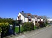 Duplex Vente 3 chambres à Schifflange - 615 000 € Schaus Immobilier vous propose, dans une petite copropriété à six unités, ce magnifique duplex, idéalement situé dans une impasse calme et paisible.
Construit en 1992, le duplex vous offre sur une surface utile d'environ 110m2, une belle entrée desservant au rez-de-jardin :
- Un W.C. séparé
- Un salon/salle à manger très agréable et spacieuse avec une cuisine aménagée et équipée semi-ouverte, donnant accès à une belle véranda qui vous comblera de lumière et vous offre une vue imprenable sur le jardin, réel atout de ce duplex.
Une belle cage d'escaliers mène au premier étage où se trouvent trois chambres avec des surfaces utiles d'environ 8.20m2 , 9.60m2 et 15.50m2 respectivement.
A l'étage se trouve également une salle de douche avec double vasque et WC.
L'offre est complétée par une grande cave ainsi qu'un emplacement intérieur.
Le fait que vous pouvez accéder à votre jardin privatif depuis la véranda vous fera certainement oublier d'être dans un appartement, et vous donnera l'impression de vivre dans une petite maison.
Nous sommes à votre entière disposition pour tout renseignement complémentaire ainsi qu'une visite.
Ref agence :883006