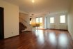 Duplex Location 1 chambre à Strassen - 1 550 € Beau duplex situé au 2ième et 3ième étage d'un bel immeuble à Strassen.Le duplex dipose de:2ième étage:Grand living/salle à manger, belle cuisine équipée avec accès au balcon et 1 salle de bain + WC.3ième étage:Grand palier (possible bureau) avec accès à la terrasse, 1 chambre à coucher avec 1 salle de douche + WC.Le duplex dispose aussi d'une cave et d'un emplacement intérieur.La résidence est idéalement située à Strassen à proximité de la Ville de Luxembourg