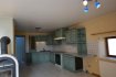 Maison mitoyenne Vente 5 chambres à Boulaide - 360 000 € Belle propriété, sise à Boulaide, chef-lieu de la commune, à 15 km de Wiltz et proche du Lac de la Haute-Sûre, comprenant: Maison, 5 chambres à coucher, cuisine,salon, deux salles de bains, une salle de douche,, 4 WC's, grand séjour avec poêle et cuisine ouverte, buanderie, jardin.Epicerie et coiffeur au village de BoulaideEcole fondamentale à Harlange à 6 kmRef agence :441