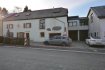 Maison mitoyenne Vente 5 chambres à Boulaide - 360 000 € Belle propriété, sise à Boulaide, chef-lieu de la commune, à 15 km de Wiltz et proche du Lac de la Haute-Sûre, comprenant:
Maison, 5 chambres à coucher, cuisine,salon, deux salles de bains, une salle de douche,, 4 WC's, grand séjour avec poêle et cuisine ouverte, buanderie, jardin.
Epicerie et coiffeur au village de Boulaide
Ecole fondamentale à Harlange à 6 km
Ref agence :441