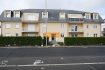 Appartement Location 2 chambres à Leudelange - 1 800 € Bel appartement de 90 m2 situé au 1er étage d'une résidence bien située à Leudelange.L'appartement dispose de:Hall d'entrée, grand living/salle à manger avec accès au balcon,grande cuisine équipée, 2 chambres à coucher, 1 salle de bain + WC, 1 WC séparé, grand balcon, 1 cave, 1 emplacement intérieur et 1 emplcacement extérieur.La résidence est idéalement située et se trouve à proximité de la zone industrielle de Leudelange, du nouveau quartier de la Cloche d'Or ainsi que du centre de Luxembourg-Ville. Un arrêt de bus se trouve dans la résidence.