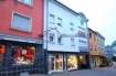 Appartement Vente 2 chambres à Diekirch - 378 000 € A saisir
Idéal pour une profession libérale
New Keys vous propose en exclusivité ce bel appartement de +-86m2 au troisième étage en plein centre de Diekirch avec ascenseur dans une petite résidence bien entretenue.
Il se compose comme suite :
Hall d'entrée
Cuisine équipée indépendante
Living/salle à manger
2 spacieuses Chambres
Salle de bain avec douche et baignoire
Cave privative
Buanderie commune
Pour tous renseignements /ou visites, veuillez contacter le 661 120 388 ou par email: info@newkeys.lu