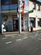 Local commercial Vente à Mondelange - 190 000 € Mondelange BUREAU DE TABAC. Mondelange- bureau de tabac A vendre fonds de commerce bureau de tabac avec bail commercial 9 ans, 60M2 avec réserves et cuisine équipée, 2 places de parking. Activités : vente de tabac, presse, loto, Amigo en novembre 2019, PMU, Relais colis, compte Nickel , carterie, produit vapotage. Possibilité de changement d'activité ou d'ajout prévu au bail. loyer mensuel 810 EUR Nombreuses places de parking gratuit, Axe routier très passager, Bon chiffre d'affaire à développer moyenne 8000 clients/mois. Pour plus d'informations, veuillez contacter Bruno au 06.17.51.13.63 ou au 03.82.53.52.94 ainsi que par mail à agence@ccimmobilier.com Dans le cadre de votre recherche, n'hésitez pas à consulter notre site www.ccimmobilier.com afin de voir toutes nos offres.