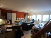 Duplex Vente 1 chambre à Heiderscheid - 287 000 € Joli appartement de +/- 65 m2, au 1ier étage et sous les combles d'une petite résidence à 9 unités construite en 2008 à Heiderscheid, commune d' Esch-sur-Sûre, offrant
un hall d' entrée, cuisine équipée ouverte avec living et salle à manger, 1 chambre à coucher, WC séparé, salle de bains avec douche et WC, une cave et deux emplacements extérieur.
Disponibilité: à convenir
Ref agence :1227