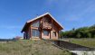 Maison Vente 3 chambres à Veckring - 219 000 € Maison Veckring 4 pièce(s) 97 m2. Situé sur les hauteurs de VECKRING, ce chalet en bois, vous offrira tout le confort d'une construction neuve. Il se compose au rez-de-chaussée: d'une pièce à vivre, avec cuisine semi-professionnelle, de 34 m², une chambre avec salle de douche privative et un WC individuel.Au 1er étage: un dégagement menant à un balcon, 2 chambres et une salle de bain.Cave, garage avec porte motorisée et grand jardin complètent ce bien.Pompe à chaleur, ECS par tubes solaires, adoucisseur d'eau, aspirateur centralisé...IMMO DM: 03.82.57.31.87 dont 4.29 % honoraires TTC à la charge de l'acquéreur.