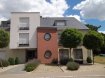 Appartement Location 2 chambres à Colpach-Haut - 1 150 € Spacieux appartement à louer à l'arrière d'une résidence situé à Colpach-Haut.
L'appartement situé au rez-de-chaussée se compose comme suit:
- hall d'entrée avec coin vestiaire
- grand séjour / salle à manger avec coin cuisine équipée et sortie sur balcon
- débarras
- 2 chambres à coucher
- salle de bain avec douche, lavabo et wc
- wc séparé
- 1 emplacement intérieur et extérieur
- buanderie commune
- cave.