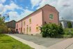 Maison Vente 3 chambres à Baschleiden - 275 000 € -- FR --
Maison unifamiliale de - 140 m2
Terrain de 7,55 ares
Travaux de rénovations á prévoir
rez-de-chaussée:
entrée
cuisine
living
chambre/ bureau
cave réservoir mazout
salle de douche (WC, lavabo, douche)
débarras/ buanderie
1er étage:
hall de nuit, accès vers grenier par trappe
2 chambres à coucher
bureau/ chambre
2e étage:
grenier
Annexe:
garage 1 voiture
chaufferie (bois) et boiler eau chaude (2011), relier avec l'autre chaufferie
2 parkings extérieurs
dalles en bois
cage escalier en béton
fenêtres double vitrage
Travaux de rénovations à prévoir
servitude de passage sur l'entrée
______________________________________________________________
Einfamilienhaus mit - 140 m2
Grundstück: 7,55 Ar
Erdgeschoss:
Eingang
Küche
Wohnzimmer
Zimmer oder Büro
Heizraum mit Heizöltank
Badezimmer mit Dusche, WC, Waschbecken
Abstellraum-Waschküche
1. Stockwerk:
Flur mit Zugang zum Speicher
2 Schlafzimmer
Büro
2. Stockwerk:
Speicher
Anbau:
Garage (1 PKW)
Heizraum mit Holzheizung und Warmwasserboiler (2011), angeschlossen an die Erdölheizung
2 Aussenparkplätze
Fenster Doppelverglasung
Renovierungsarbeiten einzuplanen;
Wegerecht auf Einfahrt;
-- DE --
Einfamilienhaus mit - 140 m2
Grundstück: 7,55 Ar
Erdgeschoss:
Eingang
Küche
Wohnzimmer
Zimmer oder Büro
Heizraum mit Heizöltank
Badezimmer mit Dusche, WC, Waschbecken
Abstellraum-Waschküche
1. Stockwerk:
Flur mit Zugang zum Speicher
2 Schlafzimmer
Büro
2. Stockwerk:
Speicher
Anbau:
Garage (1 PKW)
Heizraum mit Holzheizung und Warmwasserboiler (2011), angeschlossen an die Erdölheizung
2 Aussenparkplätze
Fenster Doppelverglasung
Renovierungsarbeiten einzuplanen;
Wegerecht auf Einfahrt;
Ref agence :6623