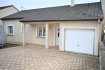 Maison Vente 3 chambres à Pont-à-Mousson - 215 000 € Sortie Pont à Mousson accès A31 pavillon de plain pied année. Pavillon de plain-pied année 2007 comprenant : hall d'entrée avec placards, cuisine équipée récente ouverte sur le salon/séjour, 3 chambres, salle de bains avec douche, WC séparé. Emplacement camping-car sur le devant de la maison. Garage et jardin sur l'arrière. Parfait état, aucuns travaux à prévoir. Rare à Saisir !!!