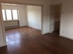 Appartement Vente 3 chambres à Florange - 160 000 € Appartement 108m2. Amateur de beaux volumes, Venez découvrir cet appartement au 2eme étage d'une petite copropriété très bien situé à Florange. Au style si particulier grâce à son parquet massif, ses 3 spacieuses chambres, sa grande pièce à vivre ( salon / séjour), sa cuisine indépendante, sa salle de bain comprenant une baignoire et un meuble vasque et son WC séparé.Appartement rénové en 2015Double vitrage PVC, chauffage individuel gaz, et cave.A voir ! Copropriété de 4 lots.