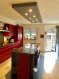 Duplex Vente 3 chambres à Niederkorn - 560 000 € Tempocasa Strassen, vous propose ce magnifique duplex, situé au 3ème et dernier étage, dans une résidence tranquille à 11 unités. La résidence fut construite dans l'année 2007, pas de travaux à prévoir.
Le duplex dispose d'une surface habitable de 112,20 m2, bien agencée et se compose comme suit:
Le bien offre une surface habitable de 51,00 m2 au premier niveau :
- hall d'entrée
- WC séparé
- une grande cuisine moderne ouverte avec accès sur le 1ér balcon
d'une superficie de 4,70 m2
- un grand living ouvert sur la salle à manger avec accès sur le 2ème
balcon qui offre une superficie de 9,45 m2
Le 2ème niveau dispose d'une surface habitable de 61,20 m2 et se compose, comme suit:
- un joli hall de nuit
- une chambre parental de 21,95 m2 avec accès sur le balcon de 5,81 m2
- deux chambres à coucher de 12,71 m2 et de 12,69 m2
- une salle de bain avec baignoire et Whirlpool, en plus une douche style
italien, un lavabo encastré, un WC
- un débarras avec raccordement pour la machine à laver
Le duplex contient en plus:
- une cave privative
- un espace buanderie
- un garage box fermé
- un emplacement extérieur
Un objet absolument à voir