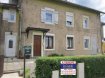 Appartement Vente 2 chambres à Mancieulles - 74 000 € MANDAT DE VENTE N° 1722 Appartement dans maison en copropriété de toiture et façade de 71,50 M² Loi Carrez comprenant : Entrée montée d’escaliers Hall de dégagement Cuisine équipée ouverte sur salle à manger 1 chambre A l’étage : 1 grande chambre avec rangements 1 petite pièce mansardée Wc Salle d’eau équipée 1 chaufferie En Sous-sol : 1 cave Jardin clos attenant 2 ares environ. DV Pvc Chauffage central gaz de ville Belle prestation intérieure
CE BIEN VOUS INTÉRESSE : CONTACTEZ LA CENTRALE IMMOBILIÈRE DE PIENNES ET JARNY AU : 0382.20.83.73