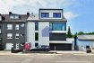 Duplex Vente 4 chambres à Dudelange - 1 175 000 € Posez vos coffres à Dudelange
***Magnifique Duplex - 4 chambres - neuf ***
immohub, votre partenaire dans l’immobilier à Dudelange, vous propose un magnifique Duplex de 160 m2 dans une résidence à seulement 2 unités.
Construit en 2020 aux finitions haut de gamme, le bien se présente comme suit:
R+1:
-Hall d’entrée 3,25 m2
R+2:
-WC séparé 1,80 m2
-Cuisine indépendante 12,85 m2 — Inclus dans le prix de vente: Cuisine d’une valeur de 25.000 € au choix de l’acquéreur auprès de ABC cuisines à Esch-sur-Alzette !
-Double séjour 45,60 m2
-Suite parentale 17,88 m2 avec Salle de douche en annexe 7,93 m2
R+3:
-Hall de nuit 17,75 m2 se prêtant idéalement pour un bureau ouvert / 2ème coin de télévision
-Chambre I 10,30 m2
-Chambre II 14, 67 m2
-Chambre III 15,57 m2
-Salle de douche 4,58 m2
RDC:
-Cave privative 5,00m2
-Accès jardin privatif de 50 m2
-Buanderie en commune
-Garage pour 2 voitures
-Emplacement extérieur pour une voiture
Détails:
Chauffage au sol
VMC
CPE: A/A
Triple vitrage /Chassis en PVC /jalousies à lamelles orientables
Vidéophonie sur tous les étages
Parquet dans les chambres