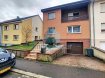 Maison jumelée Vente 3 chambres à Lamadelaine - 740 000 € !!!!! Opportunité à Lamadelaine !!!!!
Situé dans un quartier résidentiel et calme construite en 1980 sur un terrain de 3,08 ares.
Découvrez le potentiel de cette maison libre des trois côtés.
Elle se compose comme suit:
- Spacieux hall d'entrée, un bureau, Wc séparé.
- Grand salon salle à manger avec accès terrasse arrière et jardin exposé plein sud.
- Cuisine indépendante donnant aussi sur à la terrasse et jardin.
A l'étage:
- 3 Chambres à coucher spacieuses dont deux avec balcons
- Bureau
- Salle de bains wc séparé
- Accès au grenier aménageable avec une superficie au sol de 70 m2, avec dalle béton.
- Sous-sol:
- Sauna, salle de douche et wc,
- Chaufferie, buanderie
- Grand garage pour 2/3 voitures en enfilades ainsi qu'un emplacement extérieur.
Quelques travaux de rafraichissement sont à prévoir.
A SAISIR!!
Pour l‘obtention de votre crédit, notre relation avec nos partenaires financiers (banques luxembourgeoise) vous permettront d‘avoir les meilleurs conditions du marché.
N'hésitez surtout pas !!!! c'est totalement gratuit.
Nous sommes aussi disponibles pour les visites le samedi.
Selon la disponibilité des propriétaires.
Nous recherchons en permanence pour la vente et pour la location,
des appartements, maisons, terrains à bâtir etc pour notre clientèle déjà existante.
Achat par notre société aussi.
N'hésitez pas à nous contacter si vous avez un bien pour la vente ou la location.
Estimation gratuites voir conditions en agence.
Ref agence :881559