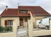 Maison individuelle Vente 4 chambres à Metz - 293 000 € Proche axes autoroutiers METZ-STRASBOURG et rocade METZ-NANCY
Maison individuelle sur 5.78 ares de terrain, en très bon état sur 2 niveaux composée de la façon suivante :
au rez de chaussée : entrée avec placards, salon-séjour avec cheminée, cuisine séparée équipée et intégrée, chambre parentale avec salle d'eau, wc, garage
A l'étage : 2 chambres, 1 bureau, salle de bains avec baignoire,wc, dégagement
Chauf électrique avec radiateurs à inertie
Extérieur : terrain clos, terrasse avec store électrique
Isolation extérieure faite en 1992
AUCUN TRAVAUX A PREVOIR
Prix de vente: 293 000 € honoraires inclus charge vendeur
IMMOGEST
13 RUE DU STADE
57155 MARLY
07.89.05.45.27 (k.marsicano)