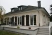 Maison Vente 5 chambres à Remich - 895 000 € JUSTIMMO vous propose une maison individuelle à Remich.
La maison se compose comme suit : Au rez-de chaussée se trouve le hall d'entrée, une buanderie, un atelier, une salle de loisir, une salle de sports, la chaufferie et un garage. Au premier étage vous avez accès au jardin et vous trouvez un bureau, un salon avec salle à manger, la cuisine, une chambre à coucher, une salle de douche, wc séparé et un débarras. Au deuxième étage vous trouvez 4 chambres à coucher, une salle de bains, un WC et un grenier.