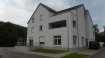 Local commercial Vente à Born - 179 000 € Beau local de commerce/bureau au rez-de-chaussée d'une petite résidence construite en 2014, se composant comme suit:
Entrée local, une pièce d'une surface de 41,25 m2, avec 3 vitrines, une salle de douche avec WC et un emplacement de parking derrière la résidence.
Grande cave pour stockage ou archivage au sous-sol.
Situation à 10 minutes de Wasserbillig et à 20 minutes d'Echternach.
Disponibilité à convenir.
Ref agence :1165