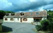 Bureau Vente 5 chambres à Bouloire - 231 000 € Fermette. Très jolie fermette entièrement rénovée et décorée avec goût. Elle se situe au calme idéal pour des balades à cheval ou VTT. Elle se compose d'une grande cuisine aménagée et équipée avec un îlot central, une grande salle à manger et son salon très lumineux et spacieux avec cheminée insert. Deux belles chambres, une salle de bains, une salle d'eau, WC. A l'étage un grand palier avec rangement, trois chambres, un bureau, une salle d'eau, WC. Arrière cuisine aménagée, buanderie, chaufferie, cave. Deux terrasses. Dépendances, garage double avec grenier aménageable, bûcher. Le tout sur environ 5050 m2. Possibilités d'avoir plus ou moins de terrain environ deux hectares de pâtures. La visite s'impose nombreuses possibilités.
