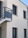 Appartement Location 2 chambres à Lunéville - 650 € c.c. APPARTEMENT NEUF F3
Dans un bâtiment entièrement neuf et proche de la gare, bel appartement de 72 m2 au rez-de-chaussée avec terrasse et jardin privatif.
Il se compose d'une entrée avec placard donnant sur un espace de vie de plus de 30m² comprenant une cuisine aménagée, salon/salle à manger.
Un cellier attenant
Deux belles chambres.
Une salle d'eau.
Un toilette séparé.
Le logement dispose d'une place de parking privative et d'un local privatif ainsi que d'un local à poubelles.
Disponible début juillet 2019