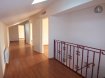 Appartement Location 4 chambres à Pont-à-Mousson - 785 € c.c. Très beau duplex dans maison de deux appartements. Avec son entrée indépendante, il offre cusine, salon, séjour, une chambre salle d'eau et dressing. Au-dessus 3 chambres et salle d'eau. Parkin, cave et jardin .