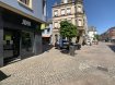 Local commercial Location à Ettelbruck - 1 250 € -- FR --
Home Project vous propose la location d'un local commercial d'une surface d'environ 48 m2 situé au coeur de la zone piétonne à ETTELBRUCK.
DISPONIBILITE : 01.07.2020
Il se compose comme suit :
- surface commercial
- WC séparé
Loyer Charges : 1250 150
Caution (3 Mois avec charges) : 4.200 €
Frais d'agence : 1.462,50 € ( TTC )
-- EN --
Home Project offers you the rental of a commercial space with an area of ??around 48 m2 in ETTELBRUCK.
AVAILABILITY: 01.07.2020
It is composed as follows:
- commercial area
- separate toilet
Rent Service charges: 1250 150
Security deposit (3 months): 4.200 €
Agency fees: ? 1,462.50 (including VAT)
-- DE --
Home Project bietet Ihnen die Vermietung einer Gewerbefläche mit einer Fläche von rund 48 m2 im Herzen der Fussgängerzone in ETTELBRUCK.
VERFÜGBARKEIT: 01.07.2020
Es setzt sich wie folgt zusammen:
- Gewerbefläche
- separates WC
Miete monatliche Nebenkosten : 1250 150
Kaution (3 Monate): 4.200 €
Agenturgebühren: ? 1.462,50 (inkl. MwSt.)
Ref agence :1335