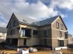 Duplex Vente 3 chambres à Hobscheid - 780 000 € Fis Immobilière vous présente une toute nouvelle résidence en futur construction qui sera située dans la commune de Hobscheid. Résidence Kreuzerbuch Cette résidence de haut standing comprendra au sous-sol 4 caves, une buanderie commune, chaufferie et un local de compteurs. Au Rez-de-Chaussée il y aura un sas d'entrée, un hall, un local de vélos, un local de pobelles et 4 parkings fermés. De plus le Rez-dechaussée comprendra un appartement de 106.49m2 avec sa terrasse de 11.99m2. Au 1er étages et aux combles se trouveront 3 duplex. Le duplex A2 de +/-130 m2 avec sa terrasse de 12.72m2, le duplex A3 de 140 m2 avec sa terrasse de 12.72m2 et le duplex A4 de +/-130 m2 avec sa terrasse de 12.72m2. L'immeuble comprendra en tout 4 unités très spacieuses et sera équipé de fenêtres triple vitrage, VMC, Paneaux solaires, chauffage au sol, etc. Passeport énergétique = AA Pour tout renseignement veuillez nous contacter au +352 621 278 925.