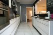 Appartement Vente 3 chambres à Luxembourg-Centre ville - 980 000 € Situé au 1er étage d'un bel immeuble, bel appartement composé comme suit :Une entrée avec vestiaire, une cuisine ainsi qu'un séjour/ salle à manger ouvert avec accès direct à la terrasse, 3 chambres à coucher, une salle de bains avec WC, une salle d'eau avec WC et un espace buanderie.Vous serez séduits par son agencement et ses volumes, son côté traversant, son calme et sa luminosité. Sans oublier sa localisation : à 2 pas du centre.Une cave et un emplacement intérieur complète ce bien.Pour toutes questions ou demandes d'informations, n'hésitez pas à nous contacter, nous serons toujours à votre service.Agence ELSA'HOME à votre écoute pour la concrétisation de vos projets en toute confiance.