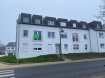 Appartement Vente 3 chambres à Noerdange - 668 000 € Home Project vous propose un joli appartement d'une surface habitable de 107m2, qui se trouve au rez-de-chaussée d'une résidence (construite en 2017), qui se situe à Noerdange. Noerdange, commune dynamique, offre un atout majeur, la tranquillité mais sans l'isolement.L'appartement se compose comme suit:- hall d'entrée- salon et salle à manger avec cuisine ouverte intégrée de haut standing- 3 chambres à coucher- salle de douche et deux lavabos - WC séparé- une grande terrasse et accès au jardin- 2 emplacements intérieurs - 1 cave privé- triple vitrage- VMC (ventilation mécanique contrôlée)- passeport énergétique ACDisponible: 07/ 2021