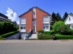 Maison mitoyenne Vente 5 chambres à Canach - Prix sur demande Cette maison individuelle haut de gamme, libre de quatre faces implantée dans un quartier résidentiel très calme et peu fréquenté construite en 2003 offre des prestations d'excellente qualité.
L'entrée dans cette belle demeure se fait par un grand hall d'entrée, desservant :
- Un grand living dont le sol est revêtu en parquet, avec un feu ouvert. On y remarque la lumière naturelle et délicate qui y demeure. La salle à manger donne accès sur la terrasse et le jardin qui vous ravira lors de vos soirées d'été en famille.
- Depuis le salon vous accédez à la cuisine aménagée et équipée, disposant en plus d'un garde-manger. Un accès à la terrasse et au jardin vous est offert.
Au niveau du rez-de-chaussée vous trouverez également :
- Une chambre, qui pourrait aussi accueillir vos invités en l'aménageant en chambre d'amis ou servir d'espace bureau.
- Un WC séparé.
L'accès au premier étage se fait par une belle cage d'escaliers, vous y retrouverez :
- Un grand palier avec vue sur le living qui se situe sur le rez-de chaussée.
- Quatre chambres dont une très grande avec un dressing.
- Une salle de bains avec douche et WC.
Le deuxième et dernier étage vous offre un grand espace librement aménageable. Il convient de préciser que tous les raccords pour y installer une salle de bains sont faits.
La cave ravira les œnophiles et les amateurs de belle mécanique. En effet, vous y trouverez :
- Un grand garage fermé.
- Un espace cave.
- Une cave à vin permettant au vin de vieillir à l'abri des variations de températures, des vibrations et de la lumière. L'hygrométrie de la cave est assurée par du gravier posé sur le sol de la pièce.
- Les locaux techniques avec le chauffage au fuel.
- La buanderie avec un accès à la terrasse et au jardin.
La maison est équipée d'installations récentes et contemporaines, telles qu'une centrale d'exploitation d'eau de pluie, qu'une capacité d'environ 8.000,00 litres, alimentant entre autre les chasses d'eau et des panneaux solaires permettant la production d'eau chaude d'une façon économique et respectueuse de l'environnement.
Ref agence :882963
