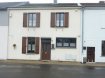 Maison Vente 3 chambres à Gorcy - 175 000 € Maison de village de type T5 avec JARDIN ET GARAGE
Superficie habitable d’environ 90 m² sur une parcelle de terrain de 375 m²
RDC : Hall d’entrée, cuisine équipée, cellier, WC indépendants, séjour-salon avec accès à la terrasse et au jardin sur l’arrière de la maison
1er étage avec accès colimaçon : Dégagement, trois chambres dont une passante, salle de bains avec douche et baignoire, WC chimique
Combles au dessu (hauteur sous toiture environ 1.70 m)
Le chauffage est au GAZ de ville (chaudière de 2011), DV Bois avec volets battants PVC.
Tout à l’égout