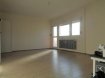 Appartement Vente 2 chambres à Rombas - 48 900 € Dans une coproporiété avec ascenseur, appartement lumineux de type F3 de 57m² habitables. Composé d'une entrée desservant un séjour de 21m², cuisine dinatoire équipée, 2 chambres (11m² chacune), salle d'eau carrelée, toilettes séparés. Appartement entièrement refait en 2017 (électricité aux normes), double vitrage PVC, volet roulants. Chauffage GAZ (radiateurs fonte avec thermostatiques). Vendu avec une cave privative.
La copropriété a voté la réfection de la toiture, travaux financés par le vendeur, comme convenu par la législtation en vigueur.
Pour toutes informations complémnetaires n'hésitez pas à nous contacter au 03.87.40.55.55.