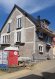 Appartement Vente 3 chambres à Hautcharage - Prix sur demande Mario Zannier (621 167 173) de RE/MAX Forum spécialiste de l'immobilier à Luxembourg vous propose à la vente ce magnifique duplex dans une maison bi-familiale, finition haut standing.
Livraison prévu pour fin 2018.
Il se compose comme suit :
Rez-de-chaussée :
- Un salon/séjour avec cuisine ouverte +- 32,07 m2 et un balcon donnant sur le jardin d'environ 100 m2.
- Deux chambres de +- 10 m2 et 12,20 m2
- Une salle de bain avec baignoire/douche lavabo double vasque et WC
Premier étage :
- Une chambre parentale de +- 22,60 m2
- Une salle de bain avec douche, lavabo et WC
Chauffage gaz, triple vitrage, vidéophone, cave.
Ventilation mécanique contrôlée VMC.
Emplacement de parking intérieur au prix de 26.000'
Ref agence :2234552