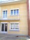 Maison Vente 3 chambres à Sains-en-Gohelle - 132 000 € Maison entièrement rénovée Sains en Gohelle. Très jolie maison semi mitoyenne à la décoration soignée et moderne se composant de : Entrée, pièce de vie ouverte comprenant une cuisine meublée et équipée ( plaque, four, hotte ), salon- séjour, une buanderie donnant accès sur l' extérieur, un cellier, une salle de bains avec baignoire, douche , meuble vasque, WC. A l ' étage un palier distribuant trois chambres parquetées dont une avec balcon. Garage, terrasse, jardin, dépendance.PVC double vitrage avec volets, chauffage central au gaz de ville, tout à l' égout. On pose les meubles !RENSEIGNEMENTS UNIQUEMENT AU 06.19.43.97.29Delphine UNILOWSKI dont 3.94 % honoraires TTC à la charge de l'acquéreur.