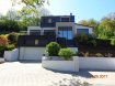 Maison individuelle Vente 5 chambres à Berg-sur-Moselle - 630 000 € TEMPOCASA MONDORF vous propose une magnifique maison libre de 4 côtés de 275m2 habitables avec une vue imprenable à Berg-sur-Moselle. POINTS FORTS Garage pour 3 voitures Emplacements extérieur pour 5 voitures. A 12 minutes de Mondorf (Luxembourg) Situation très calme avec plein de verdure autour. 5 Terrasses. 5 chambres avec des accès sur différentes terrasses dont 1 chambre parentale avec une sale de bain privative. 2 WC séparés 3 salles de bains Sale de musculation Sauna avec douche Une cuisine de haute gamme ouverte Buanderie 1 Cave à vin 3 caves immenses Une maison à voir absolument.