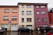 Maison mitoyenne Vente 5 chambres à Differdange - 599 000 € immohub en collaboration avec NEY immobilière, vous propose cette spacieuse maison mitoyenne à Differdange de 171 m2 habitables sise au bord de la forêt.
Bien située dans un cartier résidentiel et à proximité du centre la maison se compose comme suit:
RDC
-Hall d’entrée 9 m2
-Garage pour une voiture 20 m2
-Local technique 13 m2
-Cave à vin 10,39 m2
-WC séparé 1,10 m2
-Buanderie 8,03 m2
R+1
-Hall 8 m2
-Cuisine équipée de 11, 05 m2 avec accès à la terrasse et jardin
-Double séjour de 27 m2
R+2
-Hall de nuit 9 m2
-Chambre I 15,65 m2
-Chambre II 11,40 m2
-Salle de douche (douche, lavabo simple, WC) 8,51 m2
R+3
-Hall de nuit 9 m2
-Chambre III 15,62 m2
-Chambre IV 11,40 m2
-Salle de bains (baignoire, lavabo double vasque, WC) 8,40 m2
R+4
-Comble aménagé 18,00 m2
Détails
-Garage motorisée
-Chauffage au gaz
-Châssis en PVC
-Double vitrage
-Jardin au bord de la forêt
-5 Chambres à coucher et 2 salles de bains